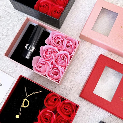 The Secret Rose Box – Gaveeske med Skjult Smykkeskuff